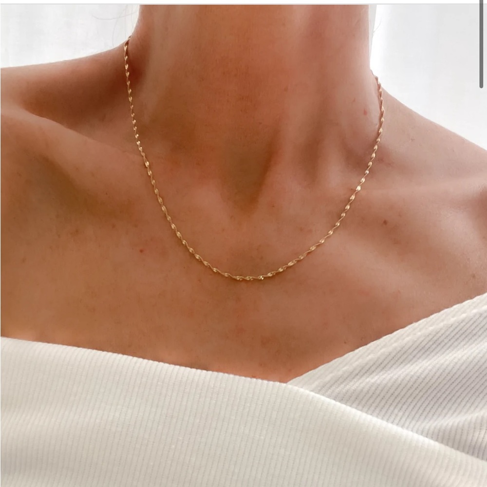 Gold choker chain necklace